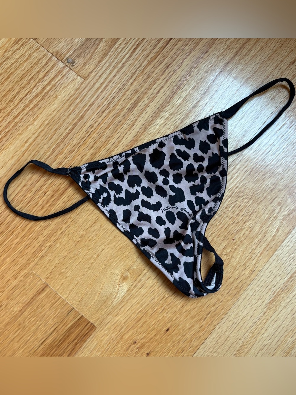 Victoria’s Secret vintage leopard v string thong panty